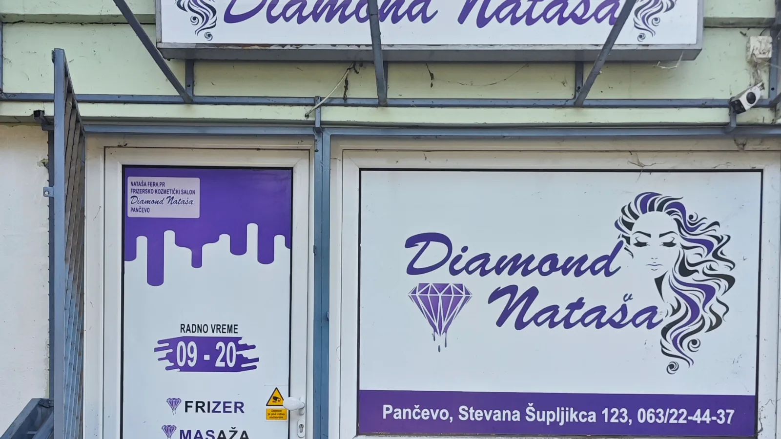 Brendiranje izloga salona lepote Natasa Diamond u Pancevu — pre