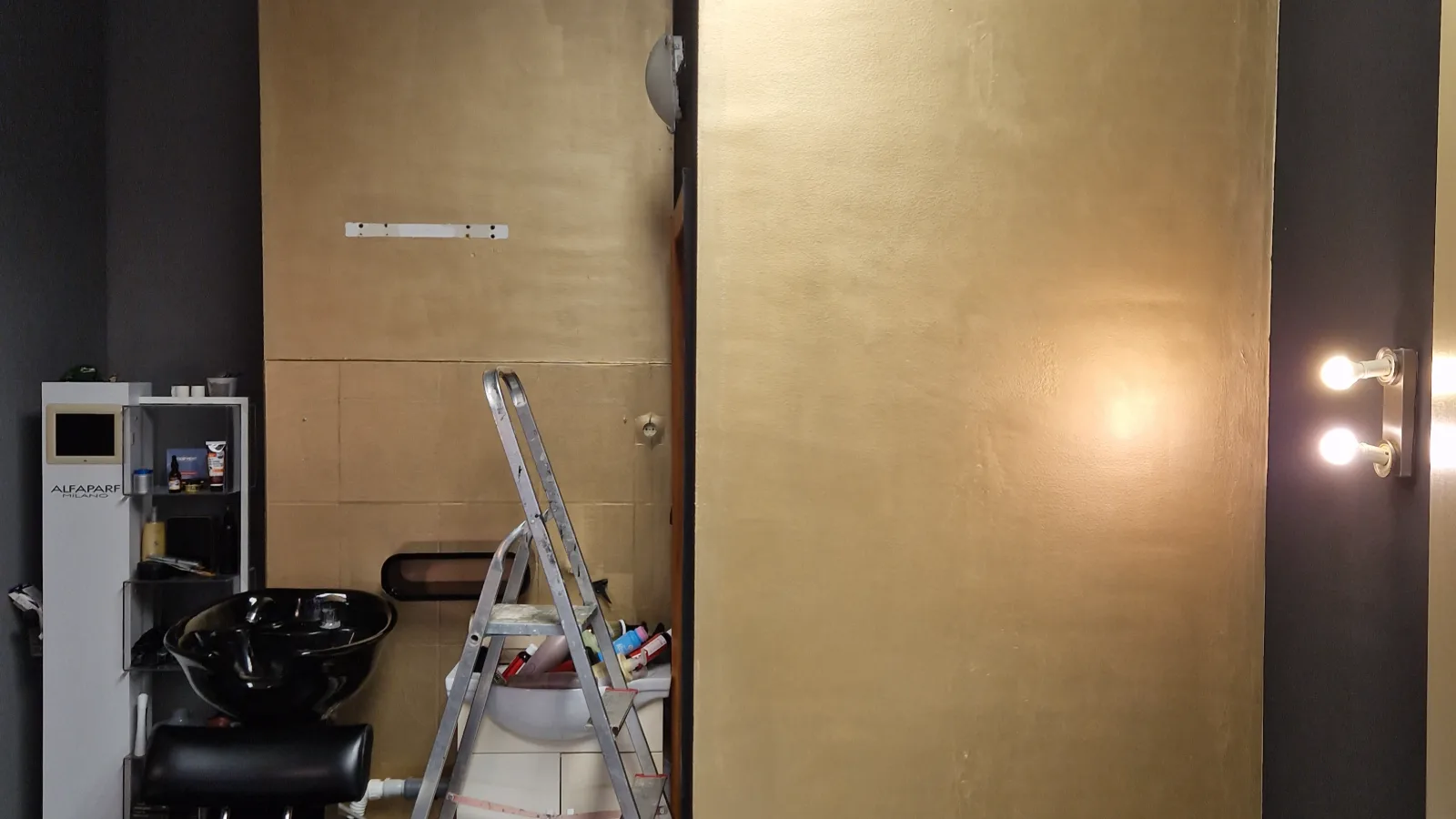 Personalizovani foto tapet za muški frizerski salon — pre